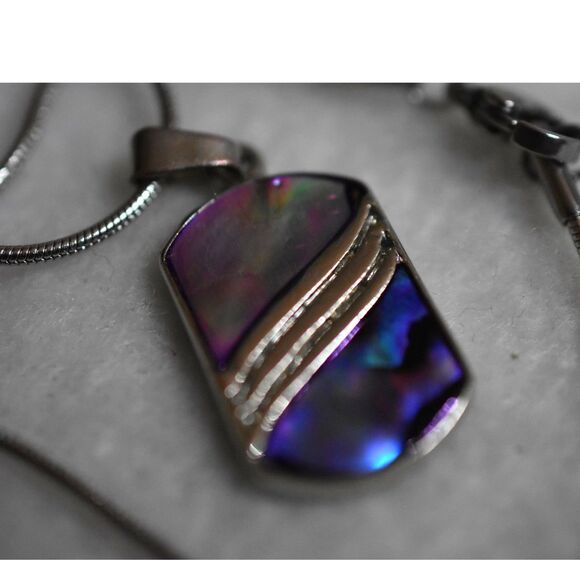 Captivating Abalone Pendant Silver Tone Snake Chain Like New Necklace - Picture 4 of 4